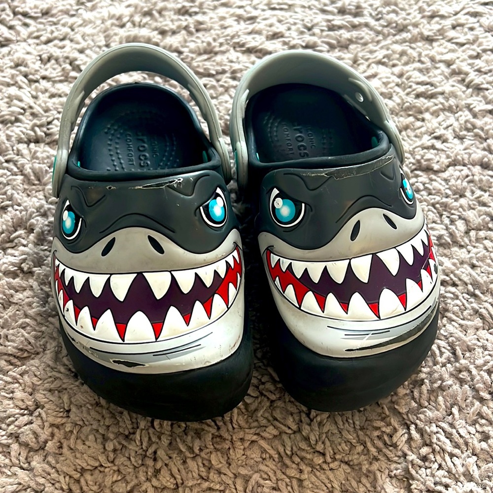 Kids crocs light up shark